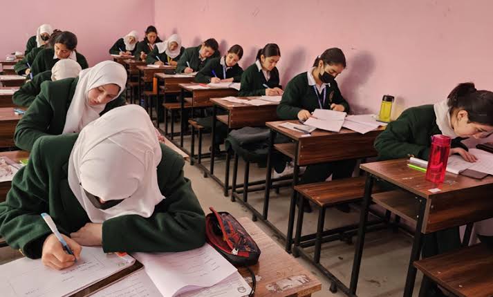 8th Class Exams:  JKSCERT postpones exam of all papers except for English subject